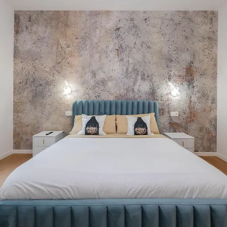 Luxury Champagnerie Apartment Bergamo